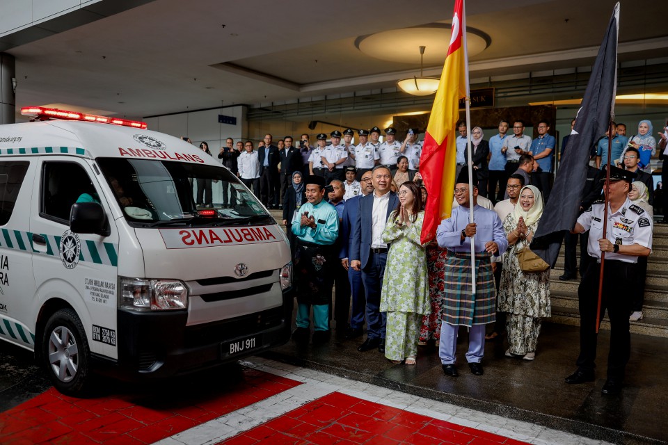 Gambar Ambulans Percuma Terbaik di Kuala Sungai Baru – Perkhidmatan Pantas & Selamat