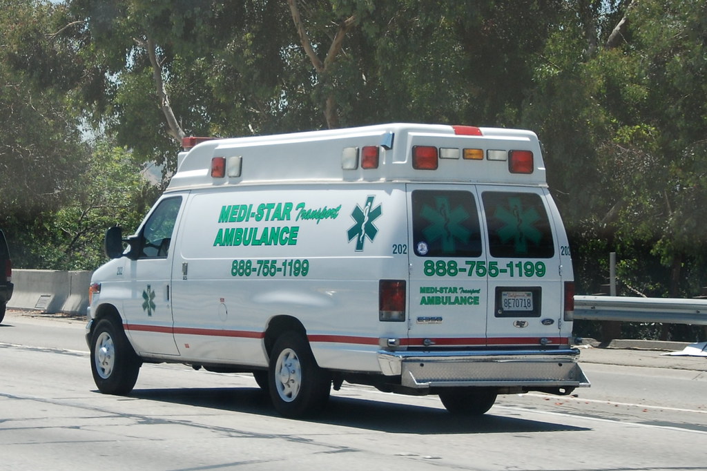 Gambar Ambulans Medi Star: Perkhidmatan Kecemasan Cepat & Selamat