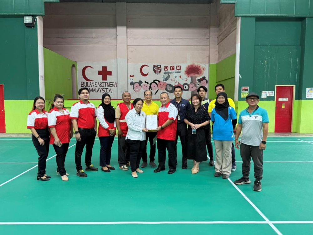 Keindahan Bulan Sabit Merah di Bintulu, Malaysia – Pemandangan Menakjubkan